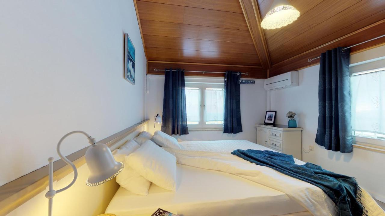 Nina Deluxe Superior 5 Star Apartment, Your Piece Of Heaven By The Sea & Park Новиград Екстериор снимка