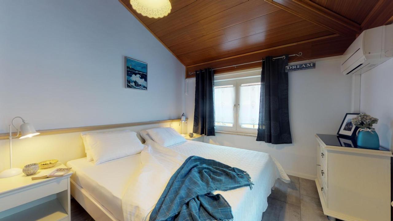 Nina Deluxe Superior 5 Star Apartment, Your Piece Of Heaven By The Sea & Park Новиград Екстериор снимка