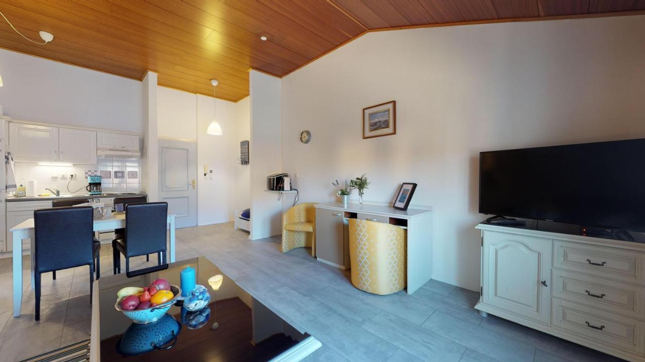 Nina Deluxe Superior 5 Star Apartment, Your Piece Of Heaven By The Sea & Park Новиград Екстериор снимка