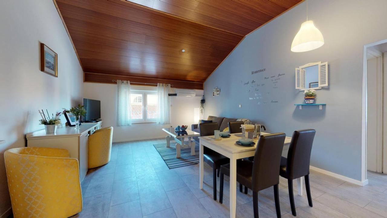 Nina Deluxe Superior 5 Star Apartment, Your Piece Of Heaven By The Sea & Park Новиград Екстериор снимка