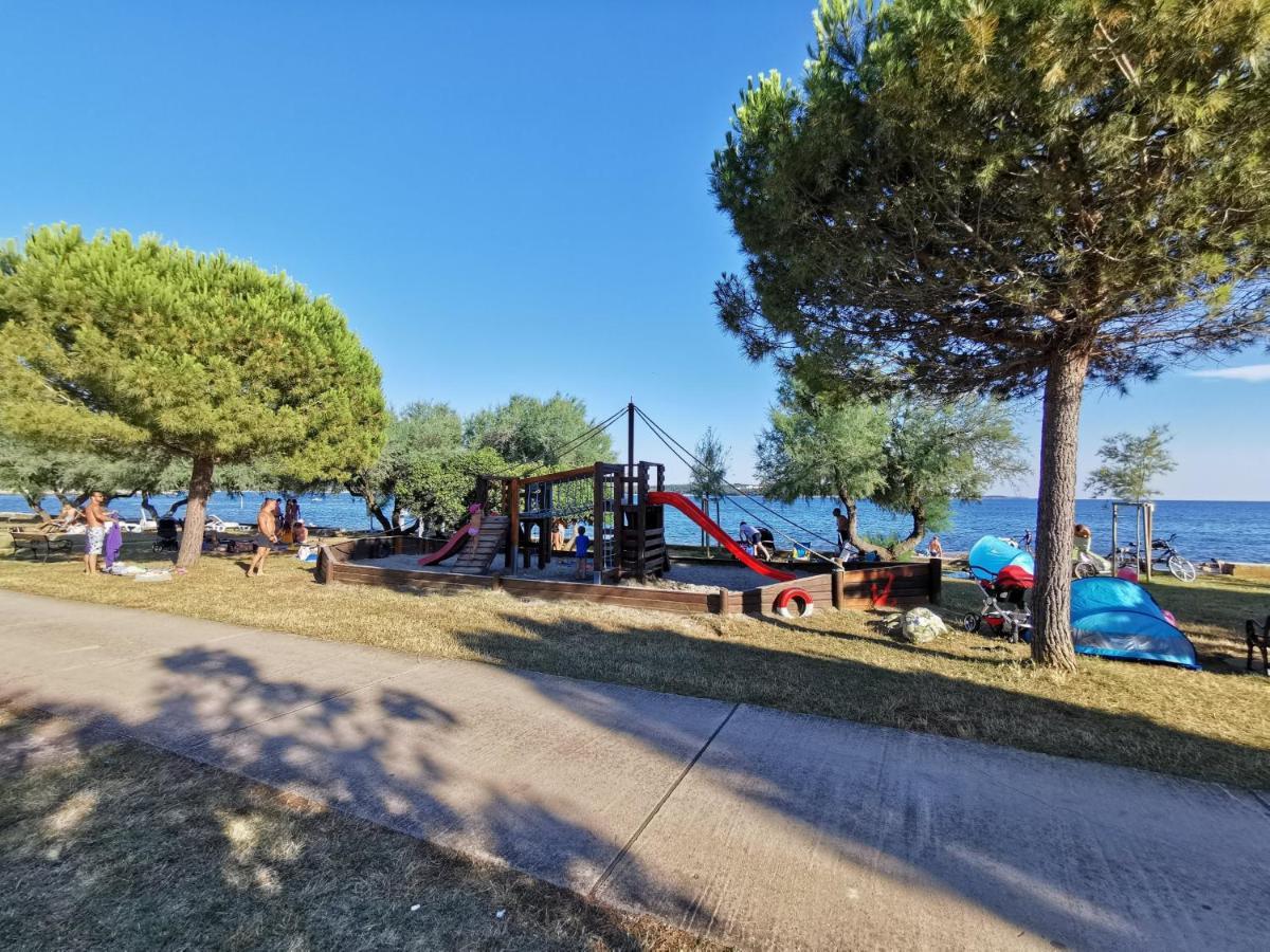 Nina Deluxe Superior 5 Star Apartment, Your Piece Of Heaven By The Sea & Park Новиград Екстериор снимка
