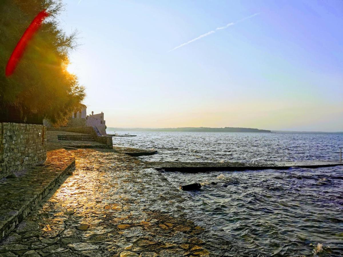 Nina Deluxe Superior 5 Star Apartment, Your Piece Of Heaven By The Sea & Park Новиград Екстериор снимка