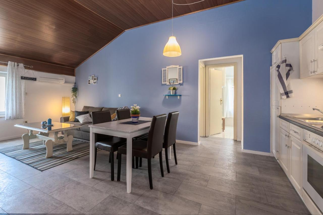 Nina Deluxe Superior 5 Star Apartment, Your Piece Of Heaven By The Sea & Park Новиград Екстериор снимка