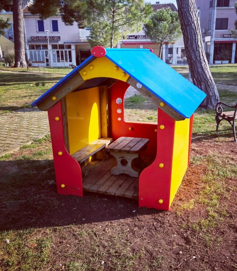 Nina Deluxe Superior 5 Star Apartment, Your Piece Of Heaven By The Sea & Park Новиград Екстериор снимка