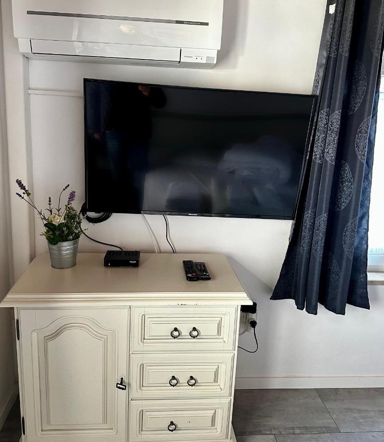 Nina Deluxe Superior 5 Star Apartment, Your Piece Of Heaven By The Sea & Park Новиград Екстериор снимка